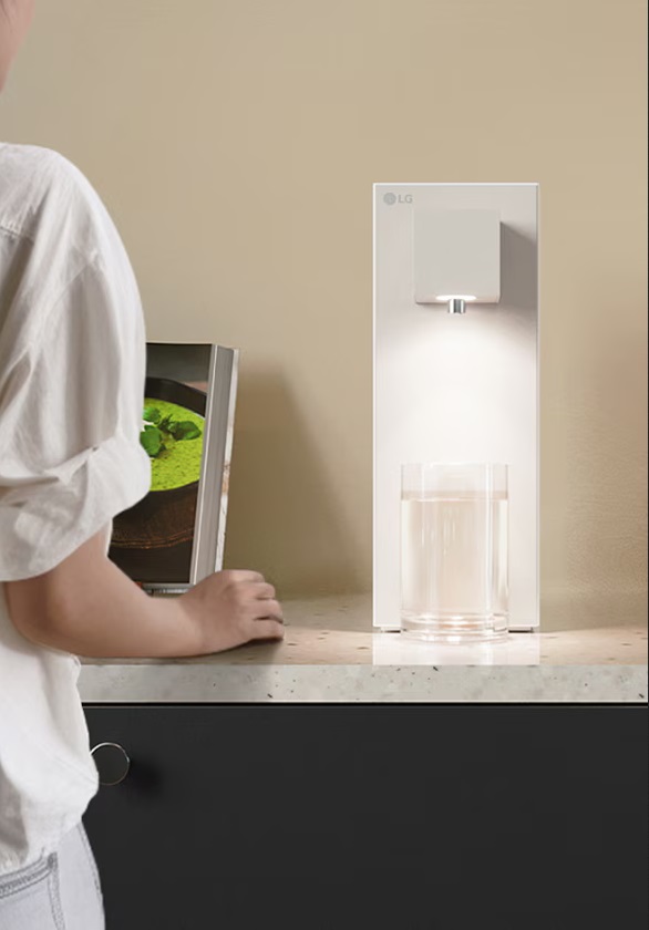 Person using LG Water Purifier with mood light